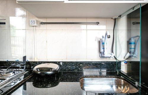 APARTAMENTO, ATÉ 4 PESSOAS,20 Metros da PRAIA do SONHO, PÉ NA AREIA,100 MB WI-FI - Foto 6