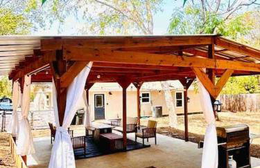 Manchaca 4 bedroom sleeps 10 Pool and Hot tub - Photo 15