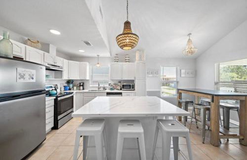 Beach Cottage with Soaking Pool and Outdoor Oasis - Foto 6