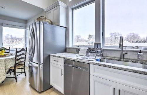 Coastal Waterford Getaway, Steps to the Water! - Foto 10