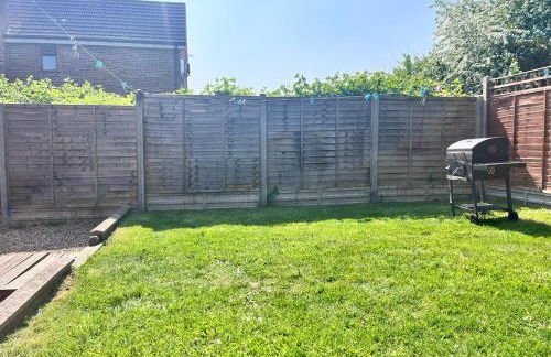 Detached House in Ashford with Free Parking and Hot Tub - Sleeps 10 - Foto 5