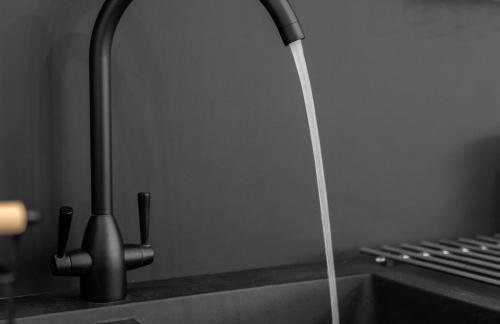 Spacious Loft Apartment - Smart TV - WiFi - On Street Parking 1NT - Foto 15