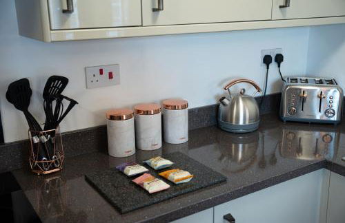 Modern Penthouse with Balcony - Near Beach & Town - Foto 21