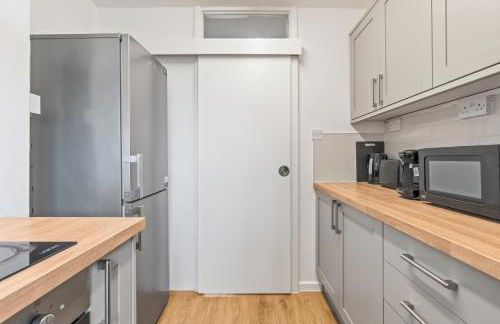 OPK STAYS - Stylish 2 bed Coventry train Station Apt, City Centre, Sleeps 4, FREE Parking, Free Netflix - Foto 15