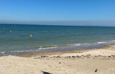 Appartement 5 personnes 65m2 avec balcon, vues partielles mer, 150m de la plage et centre, wifi et parking privé - Photo 24