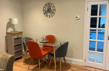 Luxury Refurbished 2 Bedroom Regency Apartment - Photo 2