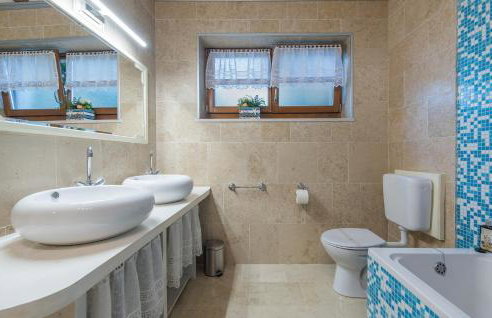 Family Villa Lipica with private pool and jacuzzi - Photo 32