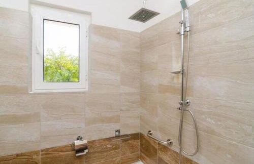 Villa Dalmatian Gem - Two-Bedroom Villa with Terrace and Swimming Pool - Photo 22