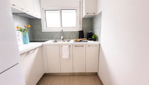 110 - Beachside Renovated 1BR apt 5 min from Beach - Photo 3