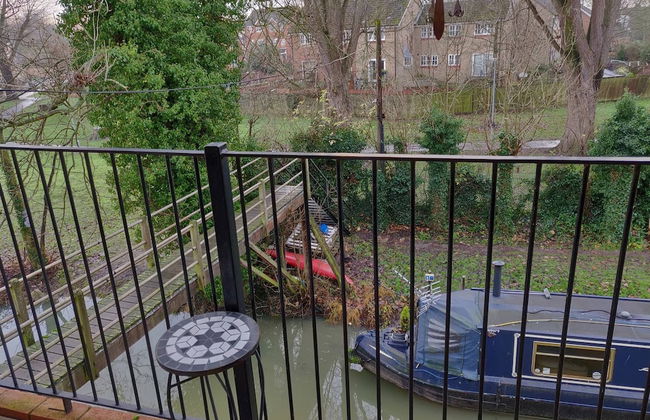 Waterfront Apartment In The Heart Of St Neots - Photo 17