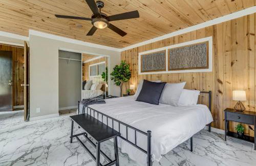 Upper Stone Lodge - Hot Tub & Game Room - Upper Unit - Foto 21