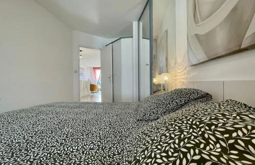 Duplex 70m2 - Vue Cité Mediévale - Parking gratuit - Foto 8