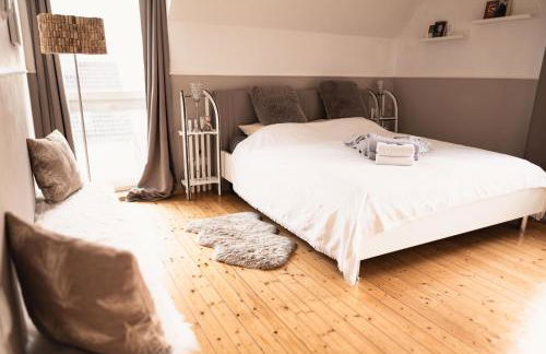 Pfälzer Herzel mit 2 Schlafzimmern und Blick über die Rheinebene kostenfreiem Parkplatz und Wlan fußläufig zum Wald und den Weinbergen Weinkühlschrank Brötchenservice Garten mit Gasgrill - Foto 13