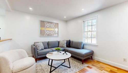 Shop, Dine, Unwind! Gateway to Boston Sights - Foto 3