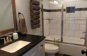 Peace of Heaven, Modern Chic Cabin, Majestic Mountain Views, Hot Tub, Fire Pit, Outdoor Games, Close to Town - Foto 32