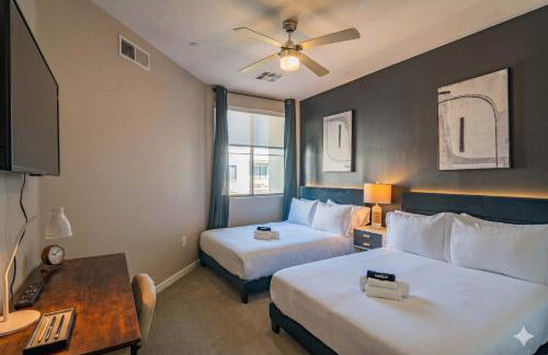 Bright 1BR Uptown Biltmore Gym Pool Parking WD - Foto 38