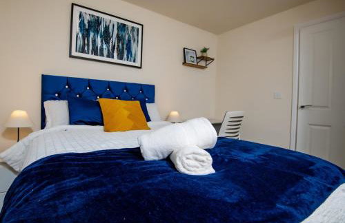 Luxury 5BDR with City Access, Free Parking and Wi-Fi - Photo 29