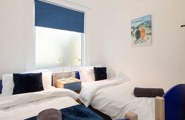 Beautiful Beachfront House wth Balcony Sea Views - Foto 18