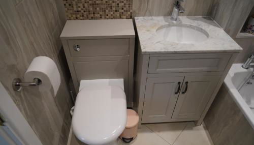 Central Woking - Photo 5