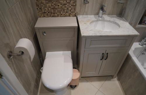 Central Woking - Photo 5