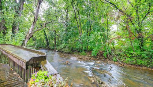 Charming Damascus Retreat with Deck and Creek Views! - Foto 2