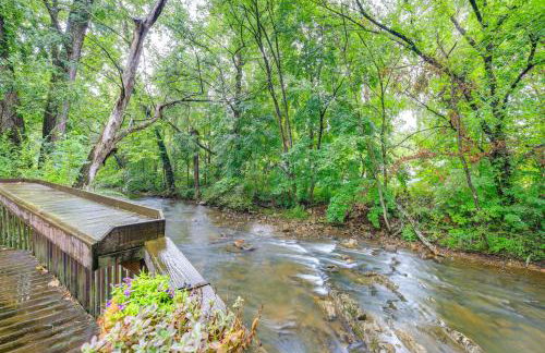 Charming Damascus Retreat with Deck and Creek Views! - Foto 2