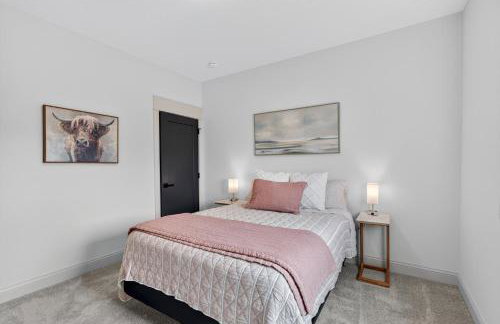 Plush & Roomy - Perfect for All Ages near KU & KC - Photo 18