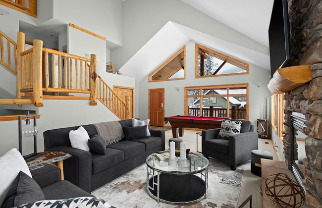 MODERN 4,500 sqft Ski Chalet: 5 Br + 6 Ba | Pool Table | Pool + PRIVATE Hot Tub - Photo 62
