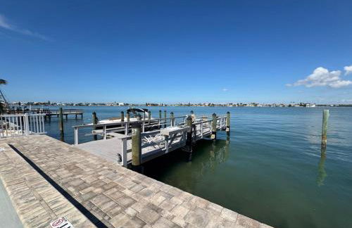 107-Waterfront-Walk to beach-Lovely - Foto 60