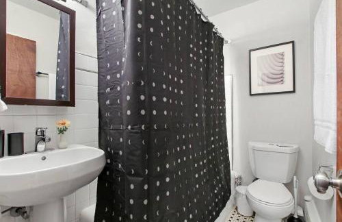 1BR Bright and Airy Apt in Hyde Park - Hyde Park 109 and 209 rep - Photo 5