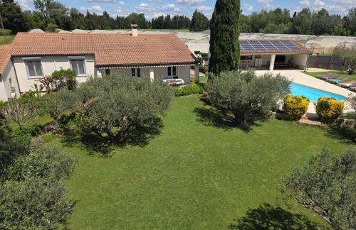Villa l'ESTEL charme provençal, 15 pers, piscine privée & aire de jeux, au coeur du triange Arles-Avignon-Nîmes - Foto 30