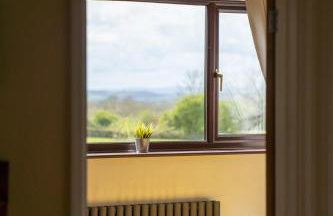 Dog-Friendly Country Home, Woodburner, Private Fields & Hot Tub! - Photo 6