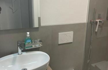 HOME SUITE HOME with FREE PARKING GARAGE - CON PARCHEGGIO INCLUSO nuovo con 2 camere da letto e due bagni - new apartament with 2 bdrooms 2 bathrooms- jellow SUBWAY METRO gialla Porta Romana 3 stops to Duomo - Foto 20