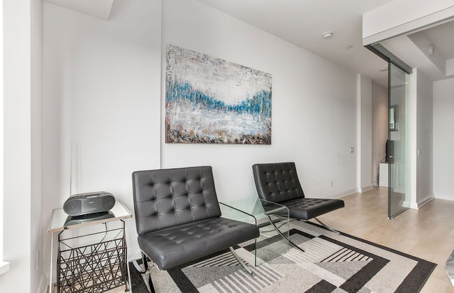 QuickStay - Chic in Yorkville (Yonge & Bloor) - Photo 16