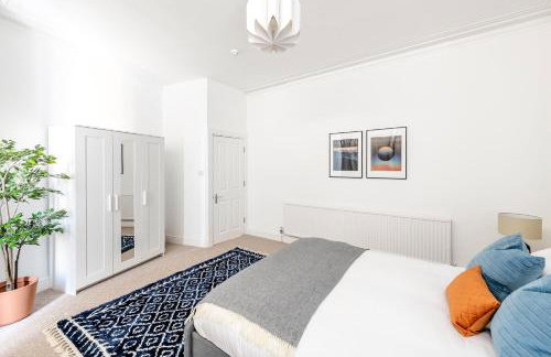 Homely Hamilton Hideaway- Free Private Parking - Photo 9