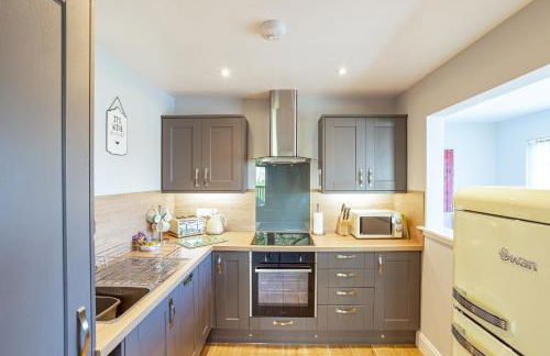 Kestrel Lodge 6 with Hot Tub - Photo 10