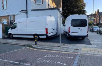 Group Friendly 2 Bed 2 Bath FREE PARKING for 2 Large Vans or up to 4 Cars Zone 2 Sleeps 10 Close to Central London and Zone 2 tube station - Photo 4