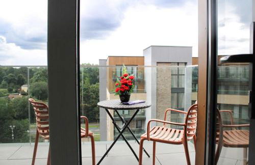 Stylish Essex Apartment, Balcony & Scenic Views - Foto 53