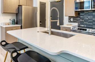 Boutique 1BR Condo - Walk to Memorial Stadium - Historic Hayward Place - Foto 3