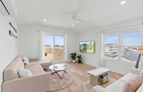 Steps From Beach & Boardwalk, Ocean Views with 5 Decks, 3 Cars - Foto 61