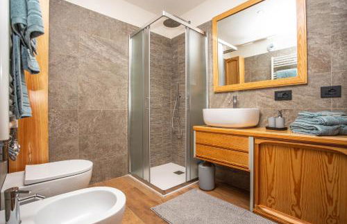 FLORA ALPINA EXPERIENCE - "Ski-to-Door" Brand New Chalet Apartments with Indoor Garage and Mountain View - Foto 28