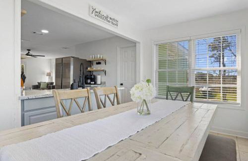 Waterfront Home with Pool by Next Step Property Management - Foto 20