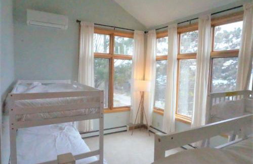 Crystal Lake Hillside with Private Sandy Beach - Foto 30