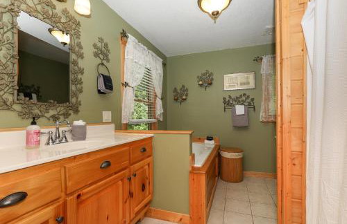 3-Story Private Cabin with Hot Tub and Fire Pit - Foto 19