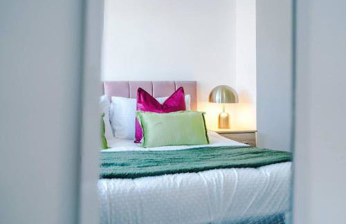 Comfy 3-BR Wirral Home | Free Parking & Wi-Fi - Foto 26