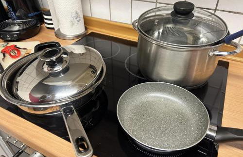 BAT Home Solutions Trier-Euren - alles was ein Hotel nicht bietet - 35 qm Ferienwohnung, Heimkino, Wallbox, Küche für 4 Personen - Foto 6