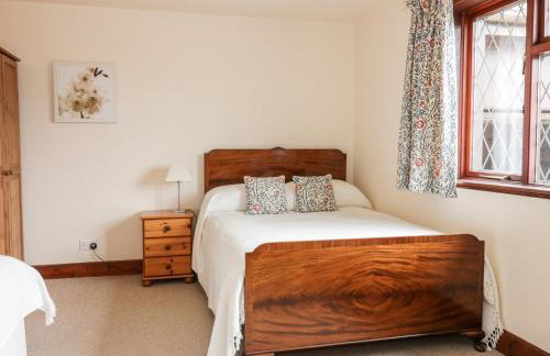 Courtyard Cottage - Photo 10