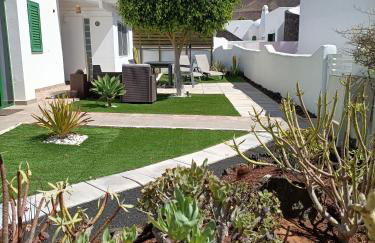 THE WHITE HOUSE with Pool - Playa Blanca - Foto 15