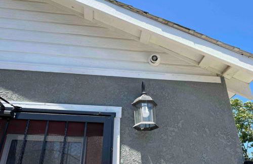 Charming Casita all too yourself near Midtown, Train and Freeway - Photo 3