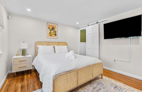 Family Walk to Craigville BeachBright 4BR Coastal Retreat - Foto 34